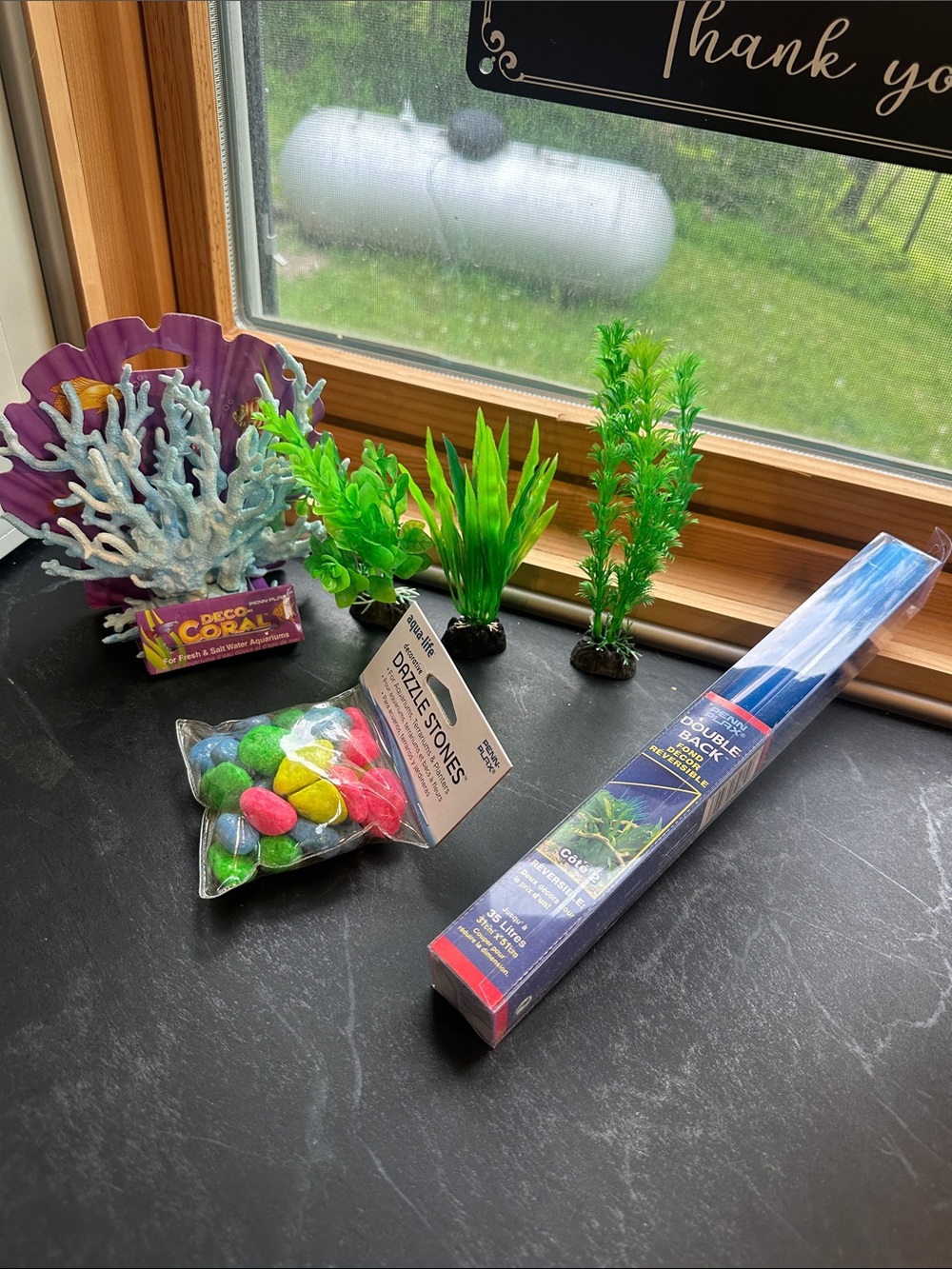 Aquarium Plant and Decor Set with Multicolor Pebbles